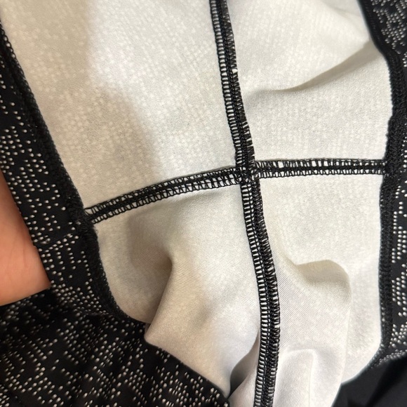 Lululemon On The Fly Short (2.5") Soundwave White Black / Black - Picture 10 of 11